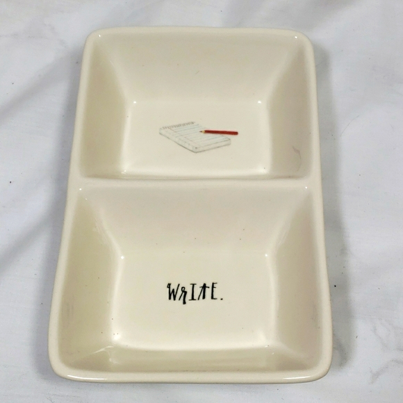 Rae dunn divided dish